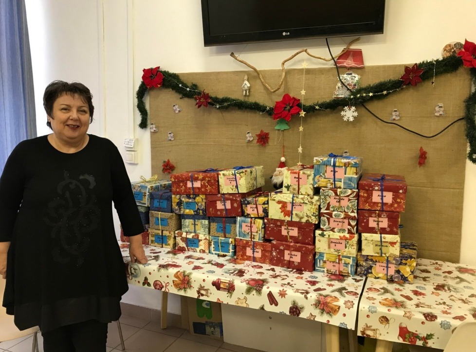 Adni boldogság: Karácsonyi cipősdobozokkal ajándékoztunk meg rászoruló gyermekeket